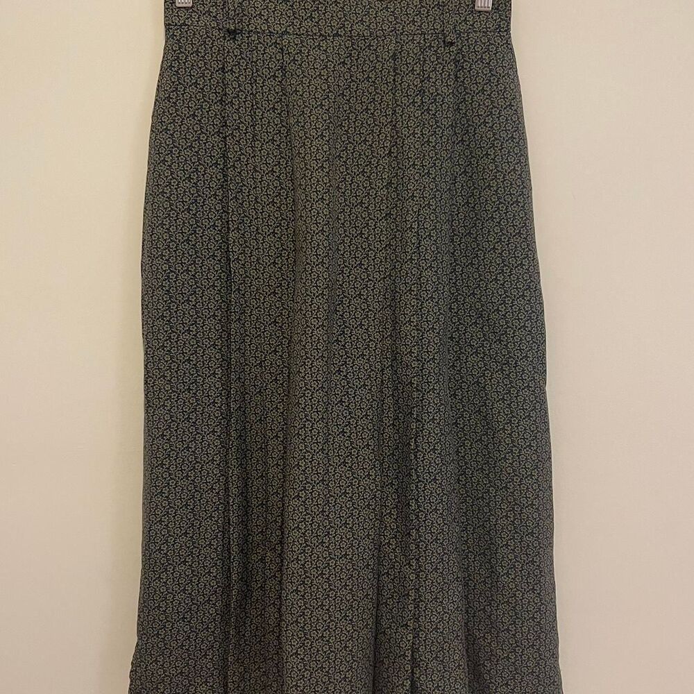 Berwin & Wolff Green and cream pleated floral midi skirt #cottagecore #fairycore